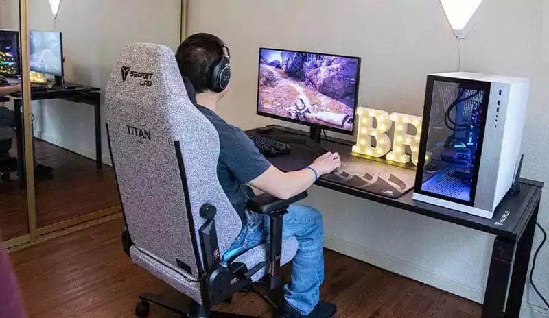 What is Standard Desk Height for Gaming