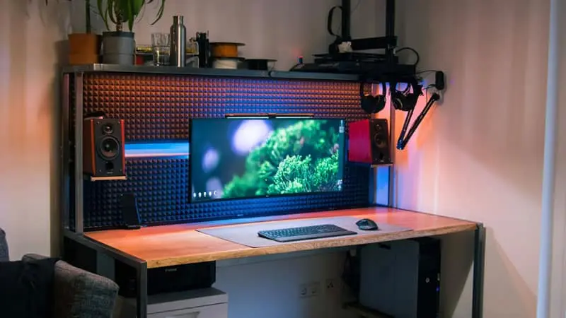https://deskguided.com/wp-content/uploads/2023/05/2.-Cable-Free-Desk-with-Built-In-Lights.webp