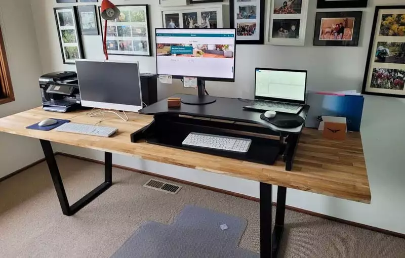 Simple and Spacious DIY Desk Ideas