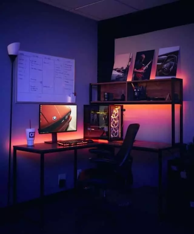 L-shaped Gaming Desk Setup