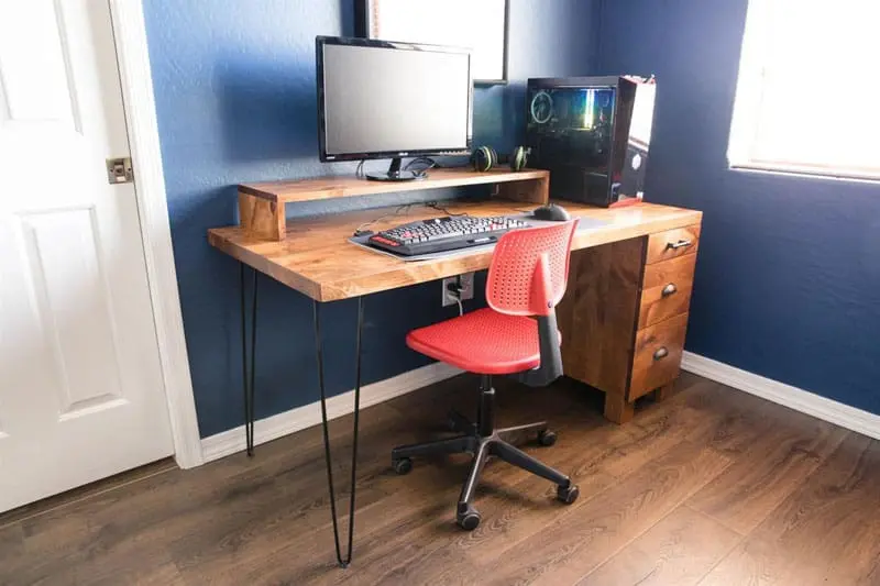 Gaming Desk with Hairpin Legs