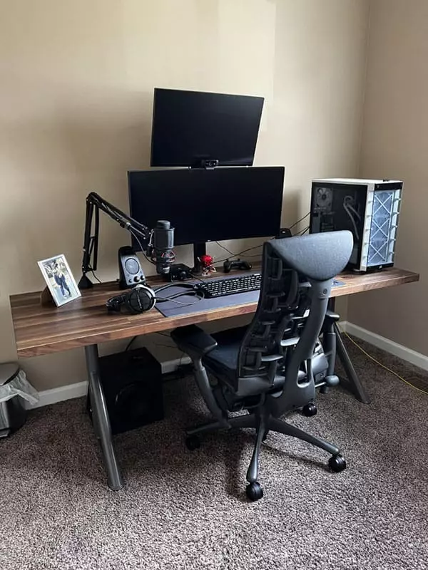 Streaming Desk with Karlby & Idasen Set-up 