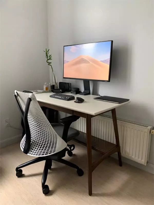 Cozy Office Setup on a Tiny Desk