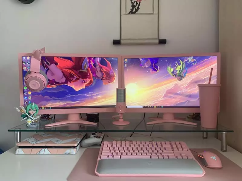DIY Kawaii Gaming Setup with Pink Painted Monitors